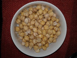 Filete de pescado seco con garbanzos y papas