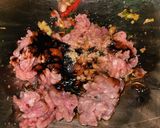 รูปขั้นตอนการทำที่ 4 ของ ผัดกระเพรา​หมูสับ​ ไข่​เยี่ยวม้า