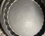 Une image de l'étape 2 de Tarte 🥮🍂à l’oignon 🧅🍴gratiné 🍽.