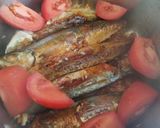 Hình bước làm 3 của món Cá nục kho cà chua