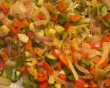 Foto del paso 2 de la receta: Empanada rápida de verduras y atún 🥒🍅
