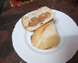Foto del paso 8 de la receta: Bocadillo de albóndigas con chistorra y queso
