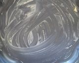 Une image de l'étape 5 de Mon gateau au yaourt avec copeaux de choco,oeufs choco et noise.
