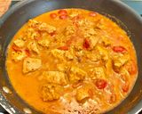 Une image de l'étape 4 de Poulet au curry et au lait de coco.