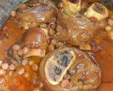 Foto del paso 4 de la receta: Patas de ternera con garbanzos y pasas 😋