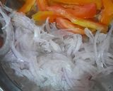 A picture of step 4 of Chicken Tikka puratha roll.