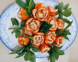 Hình bước làm 3 của món Hoa hồng mừng ngày 8/3