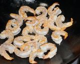 A picture of step 1 of Stir fry shrimp with vegetables.