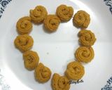 A picture of step 4 of Chakli Sev Puri.