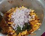 A picture of step 4 of Pune ki bhel.