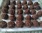 Foto langkah ke 5 dari resep Kue Rambutan / Kukis Bola Coklat.