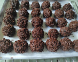 Foto langkah ke 5 dari resep Kue Rambutan / Kukis Bola Coklat.