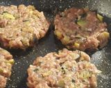 Foto del paso 7 de la receta Hamburguesas de ternera, berenjena, calabacín y cebolla