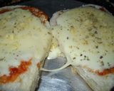Foto del paso 6 de la receta: Pizzetas económicas de pan cocidas a la plancha