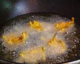 कुरकुरे प्याज़ के पकोडे (kurkure pyaz ke pakode recipe in Hindi) रेसिपी चरण 6 फोटो