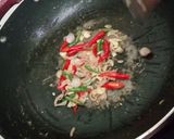 Foto langkah ke 3 dari resep Tumis ikan bunga bawang.