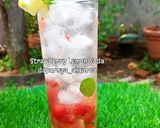 Foto langkah ke 3 dari resep Strawberry Lemon Soda.