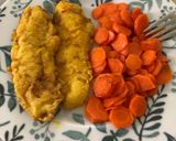 Foto del passaggio 4 della ricetta Filetto di pesce infarinato con le carote in padella 🐟🥕