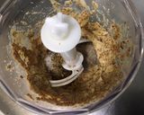 Une image de l'étape 3 de Sauce salade ail, moutarde truffée, épices et persil.