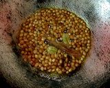 A picture of step 4 of Kerala kadala curry.