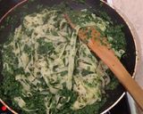 Makaron tagliatelle ze szpinakiem i łososiem krok przepisu 4 zdjęcie