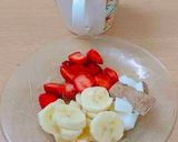 A picture of step 1 of Strawberry banana coconut milkshake.