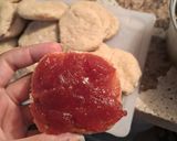 Foto del paso 13 de la receta: Alfajores de chocolate blanco rellenos con dulce de membrillo