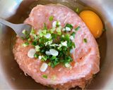 รูปขั้นตอนการทำที่ 5 ของ เกี๊ยวน้ำหมูเด้ง 🍲🍲