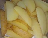 Foto langkah ke 2 dari resep Sautéed wedges potato.