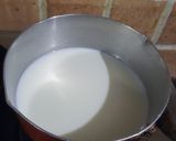 A picture of step 2 of Kesar sitaphal basundi.