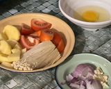 Gambar langkah 1 resipi Sup kentang dan telur.