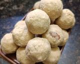 A picture of step 3 of Thand Wale Gond Laddoo.