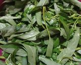 Foto langkah ke 1 dari resep Tumis Kangkung Sederhana.