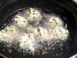 झटपट रवा पकोडा (jhatpat rava dhokla recipe in marathi)