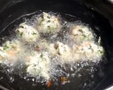 झटपट रवा पकोडा (jhatpat rava dhokla recipe in marathi) रेसिपी स्टेप 2 फोटो 
