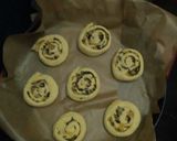 Une image de l'étape 5 de Pain suisse chocolat et raisins secs saveurs orientale.