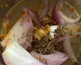 A picture of step 4 of Kerala style Raw Papaya Pulinkari - Sadya dish.