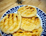 Foto del paso 3 de la receta: Arepa colombiana con aguacate y bonito
