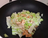 美味的便當菜-油豆腐金針菇炒高麗菜的食譜步驟3照片