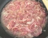 Foto del paso 3 de la receta: Cebolla morada caramelizada sin azúcar a fuego lento