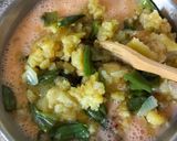 Foto del paso 4 de la receta: Tortilla de patatas con cebolla y pimientos verdes