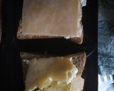 A picture of step 5 of Egg and cheddar toasted sandwich.