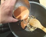 Une image de l'étape 3 de Poulet au curry rouge et lait de coco.