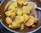 A picture of step 2 of Fried fasting potatoes.