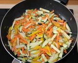 Egyedényes zöldséges tészta recept fázis 2 fotója