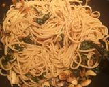 Foto del paso 4 de la receta: Pasta con espinacas y almendras