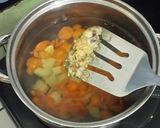 Foto langkah ke 3 dari resep Sayur sop sosis.
