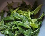 Foto langkah ke 1 dari resep Tumis Daun Singkong Pepaya Teri.