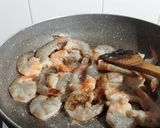 Foto langkah ke 3 dari resep Udang Goreng Bawang Putih.