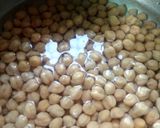 A picture of step 1 of Punjabi Chole.